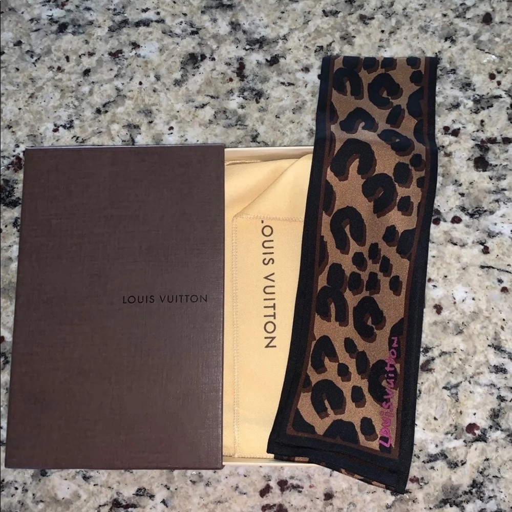 Louis Vuitton leopard bandeau